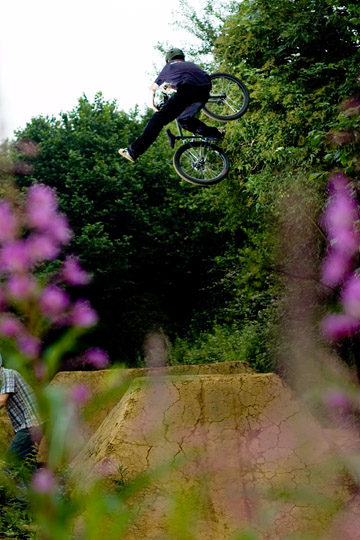 foot off, lean bike